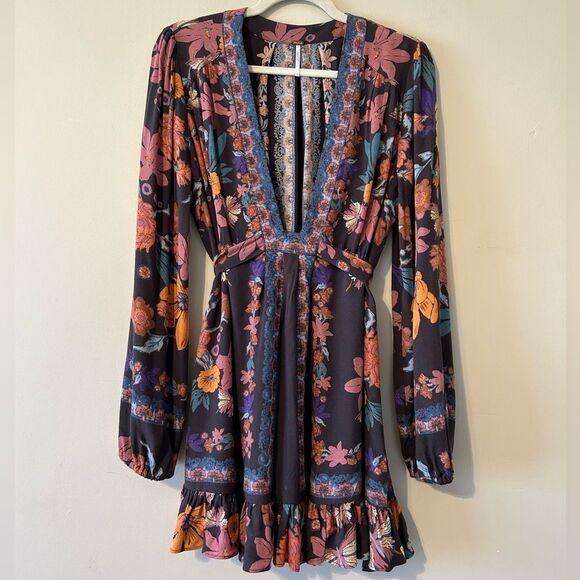 Free People Violet Hill Print Boho Floral Deep V Neck Tie Back Mini Dress Size 2 - Picture 6 of 14
